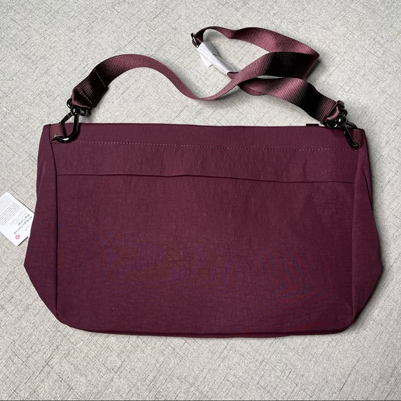 Lululemon All Night Festival Bag Large 10L Cassis Nwt Fits a Laptop - Picture 8 of 9